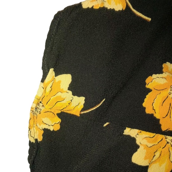 MADEWELL Black with yellow floral design short sleeved top. Size: Medium - Picture 3 of 5